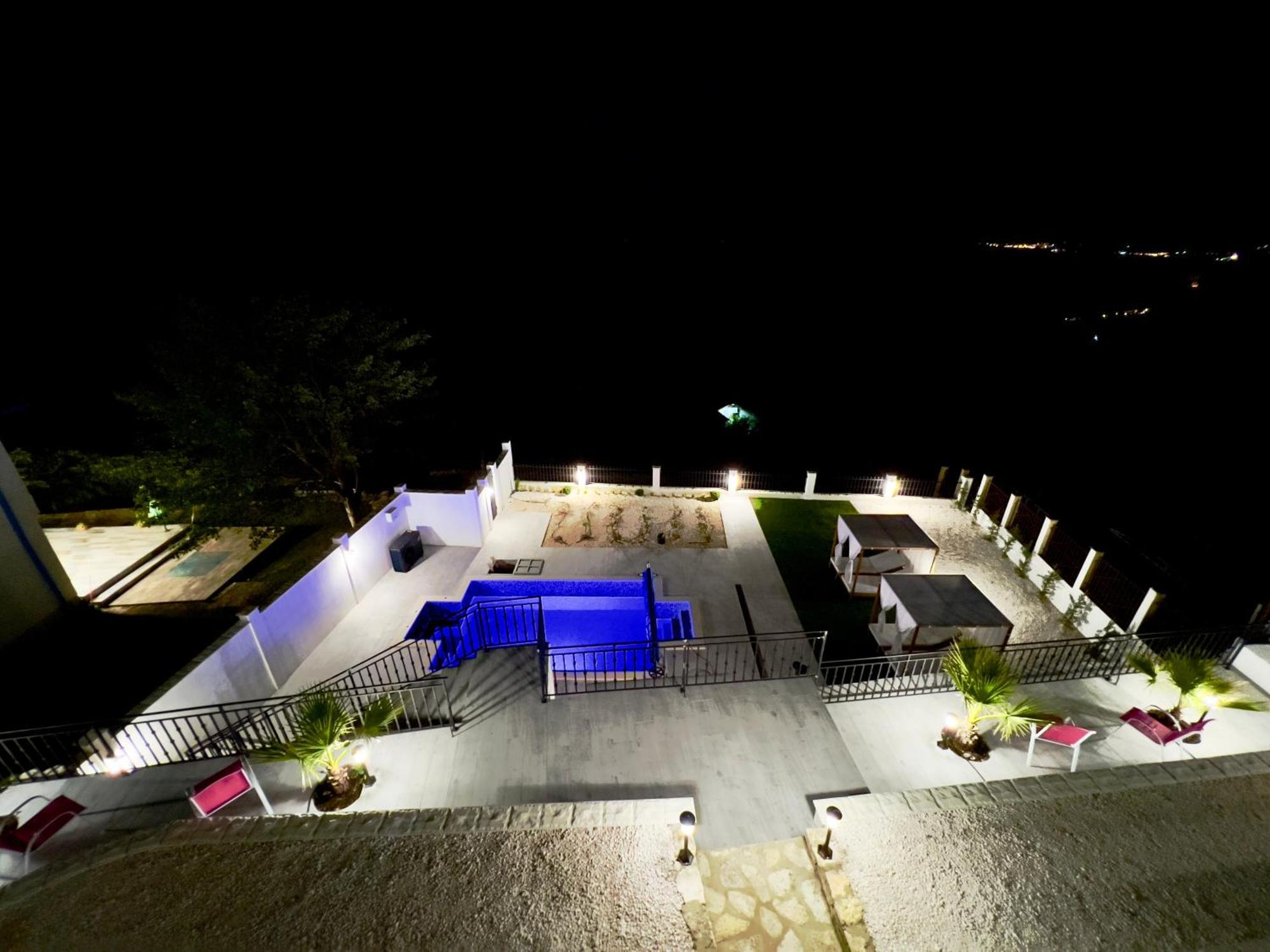 The White Pearl Boutique Villa 발치크 외부 사진